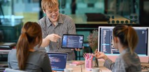 Man explains to something on Tablet